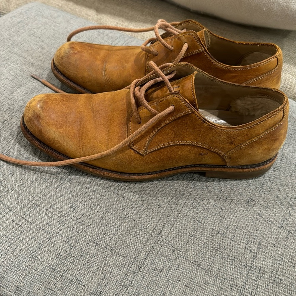 Ugg shoes in brown with shearling heel liner size 8